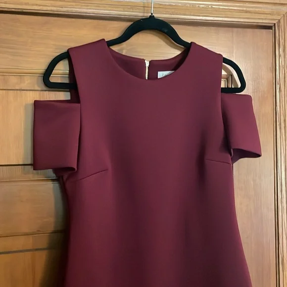 CALVIN KLEIN maroon knee-length cold shoulder dress - Picture 2 of 6